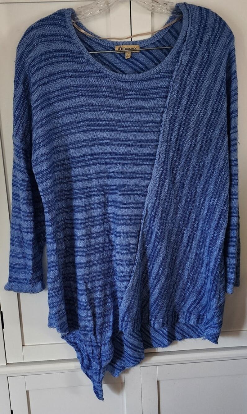 Democracy Women's Two Tone Blue Reverse Hem Tunic Spring Sweater Size Large